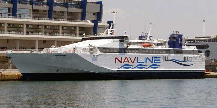 Bateau Navline speedrunner III à quai